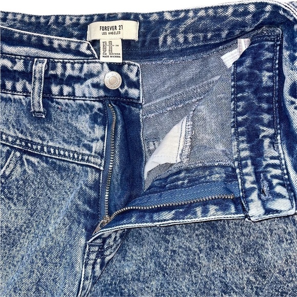 Forever 21 Shorts - High Rise Acid Wash Raw Hem - Size 26 - Picture 4 of 9
